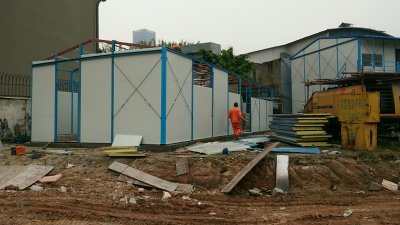 如何加固傾斜頂部活動(dòng)房？